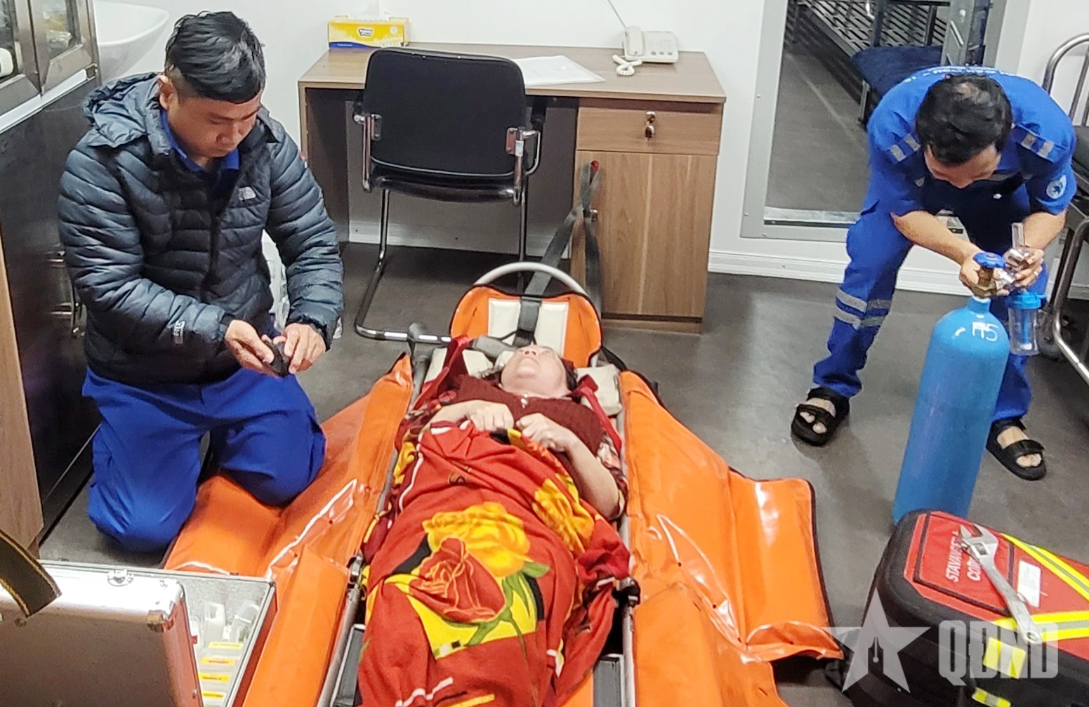 Cấp cứu kịp thời bệnh nhân trên xã đảo Tân Hiệp

